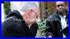 Pete-Townshend-Of-The-Who-Signing-Autographs-In-New-York-City-Ny-For-Autograph-Pros-01-hbfy