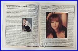 SHANNEN DOHERTY signed ROLLING STONE Magazine 1992 auto Beverly Hills 90210