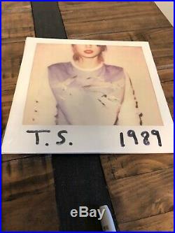 TAYLOR SWIFT SIGNED AUTOGRAPHED OFFICIAL 8x10 -JSA Rolling Stone & 1989 Vinyl